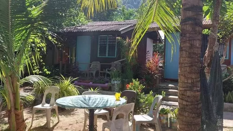 ユースホステル Ella S Place Salang Tioman