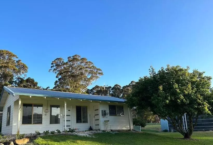 ホテル Springwood Cottage