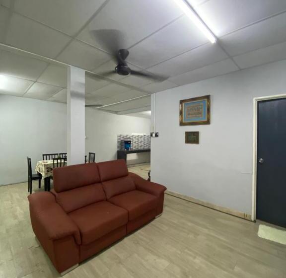 ペンション Adeela Homestay @ Bandar Kuantan