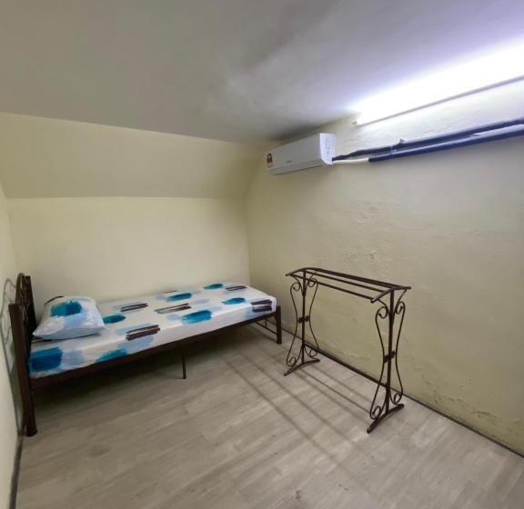 ペンション Adeela Homestay @ Bandar Kuantan