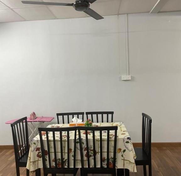 ペンション Adeela Homestay @ Bandar Kuantan