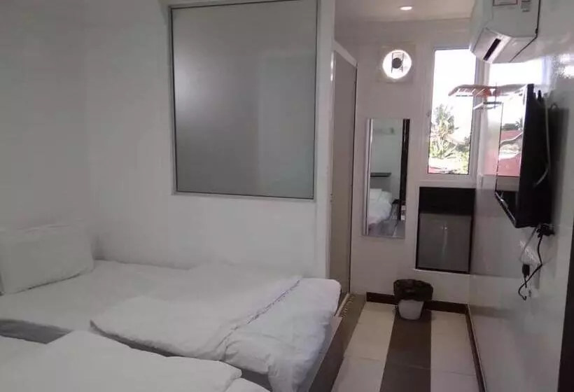 ペンション Bonsai Homestay Kluang   B17