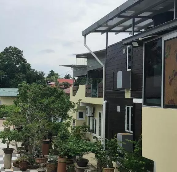 ペンション Bonsai Homestay Kluang   B17