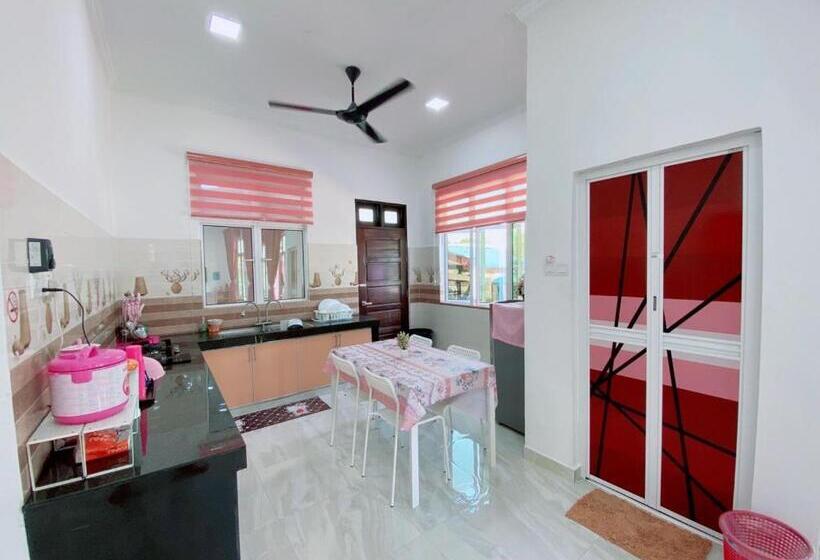 بنسيون Roomstay Hellokitty House