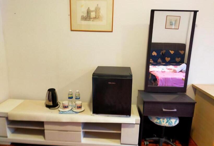 Pensão R2l5y Room 1 With Balcony And Bathroom