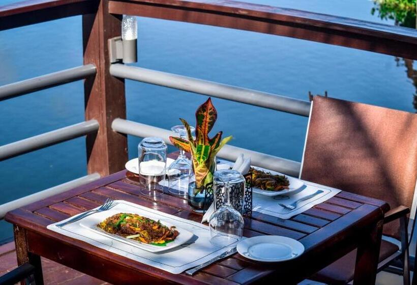 منتجع Royal Riverside Lodge