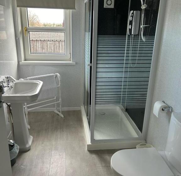 הוסטל Rooms At The Bush