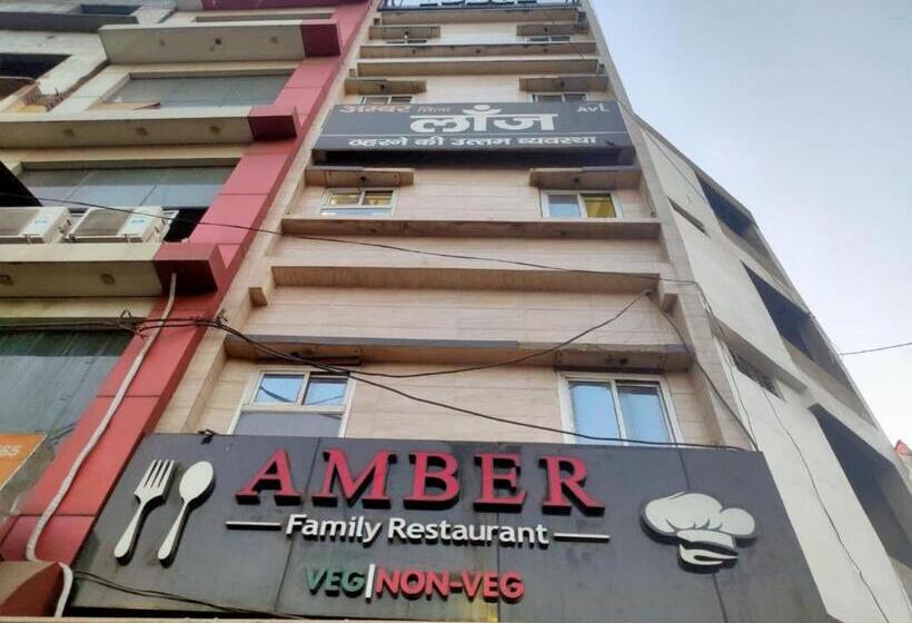 בית מלון כפרי Amber Villa Lodge By Wb Inn