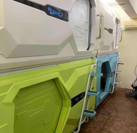 캡슐 호텔 Pelangi Capsule Hostel