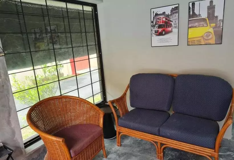 Majatalo Lot 85 Seremban Town New Cozy Homestay Lobak