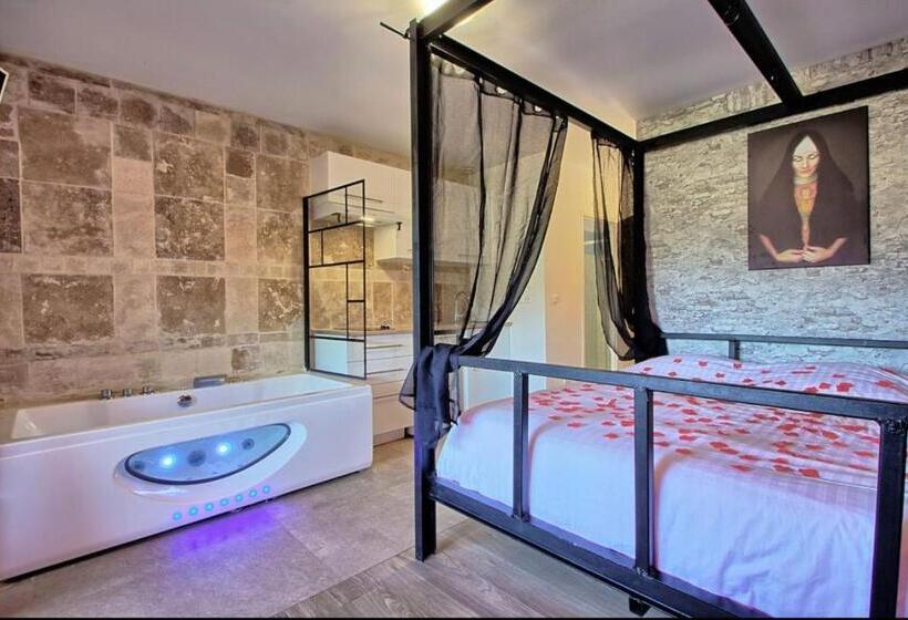 ペンション Romantique Cabane Perchée Avec Spa Vue Panoramique Le Mas Des Faraches Avec Sa Table D Hôte