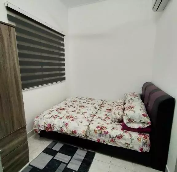 ペンション Nasya Homestay Bandar Enstek