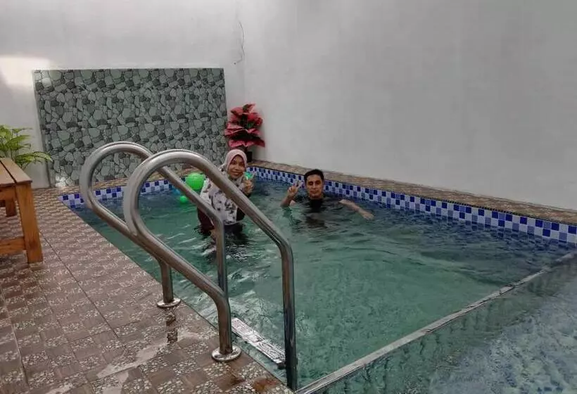 ペンション Waldan Homestsay Pantai Seberang Takir Unit D