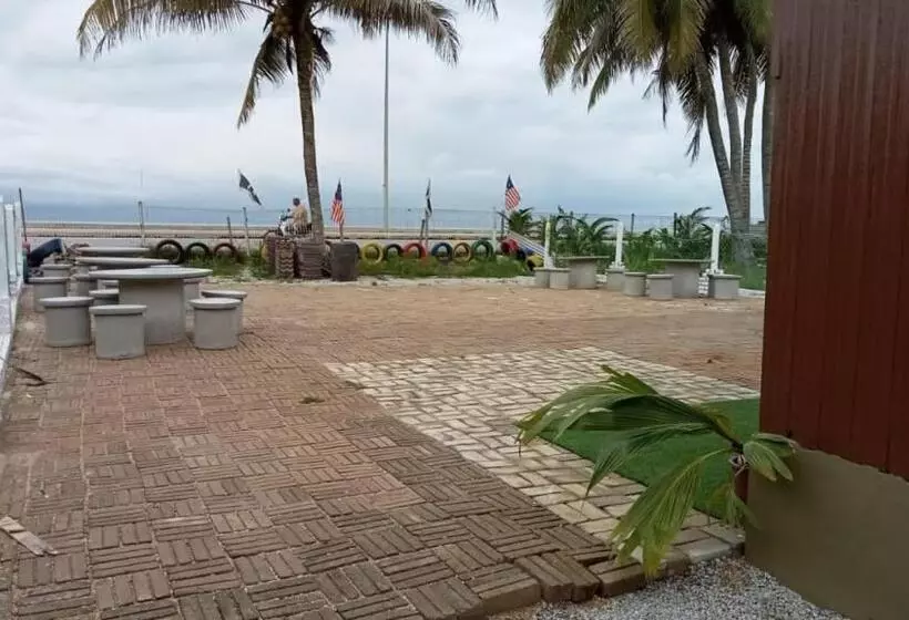 ペンション Waldan Homestsay Pantai Seberang Takir Unit D