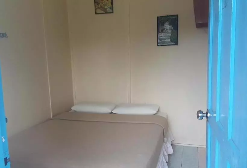 هاستل Alora Budget Inn
