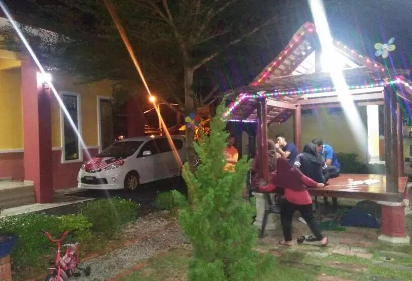 ユースホステル Chalet Kb Wakaf Kayu