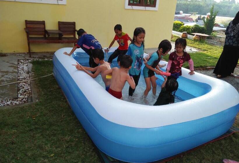 Alberg Chalet Kb Wakaf Kayu