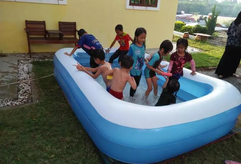 ユースホステル Chalet Kb Wakaf Kayu