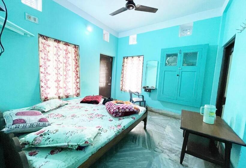 Отель Radha Krishna