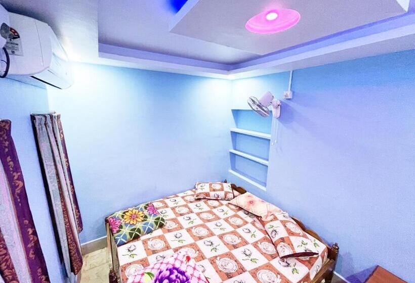 Отель Radha Krishna