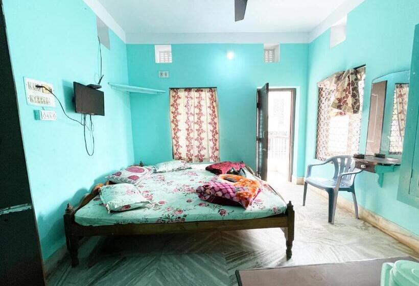 Отель Radha Krishna