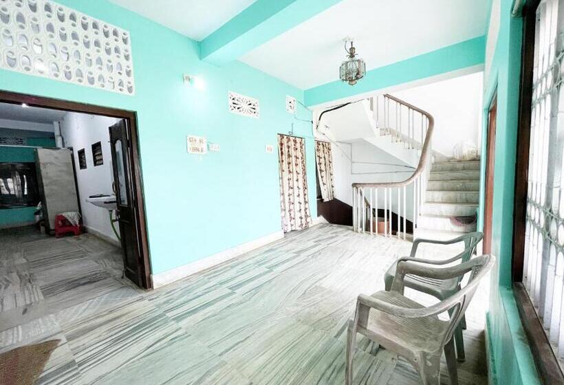 Отель Radha Krishna