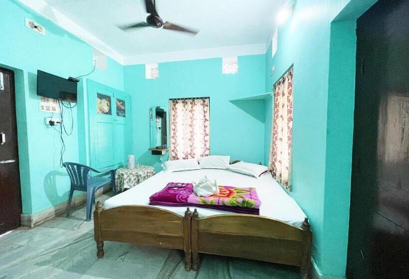 Отель Radha Krishna