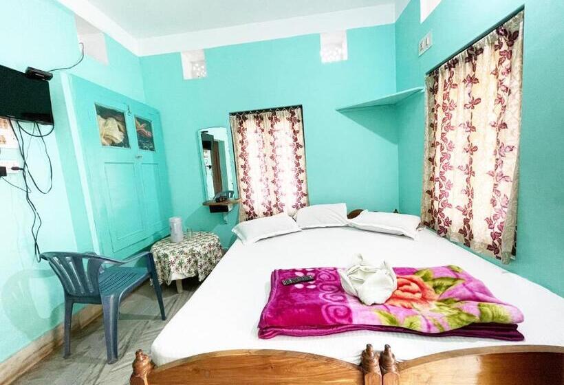 Отель Radha Krishna