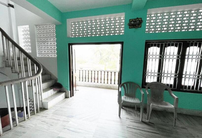 Отель Radha Krishna