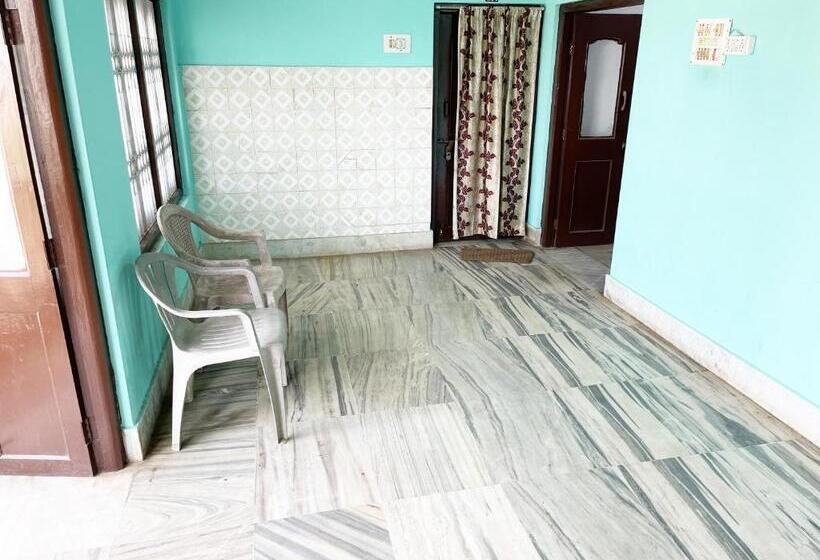 Отель Radha Krishna