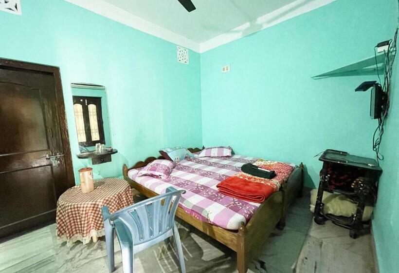 Отель Radha Krishna