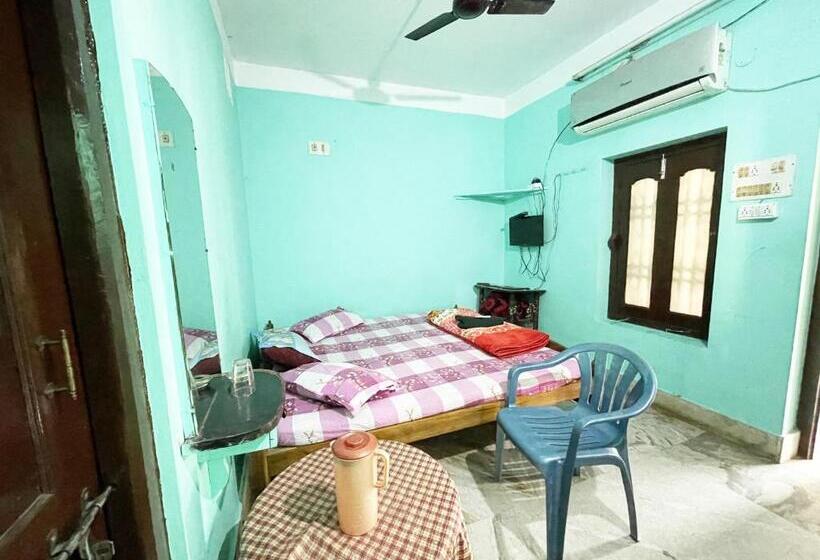 Отель Radha Krishna