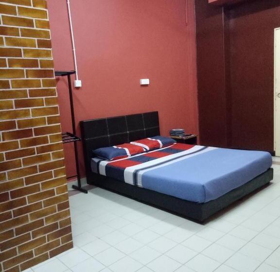 Kuala Besut Jetty Budget Hotel Ain   In Front Of Kuala Besut Jetty