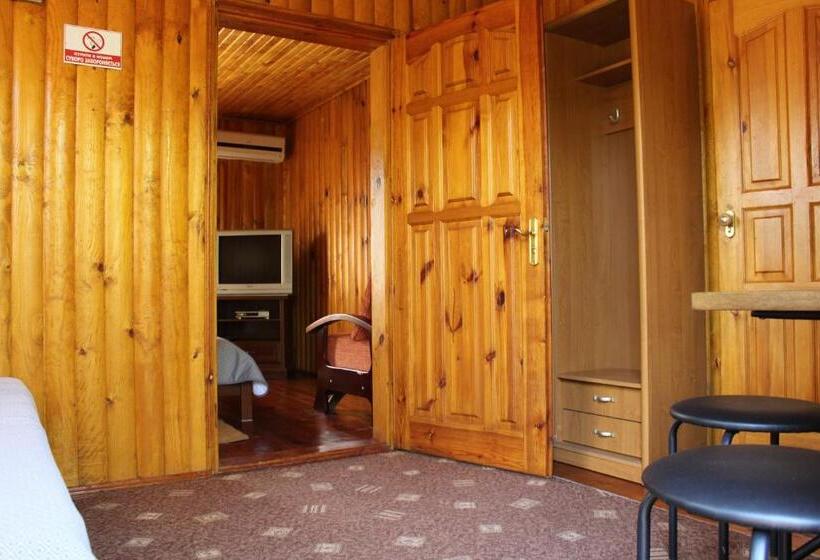 Отель Complex Mizh Triokh Ozer