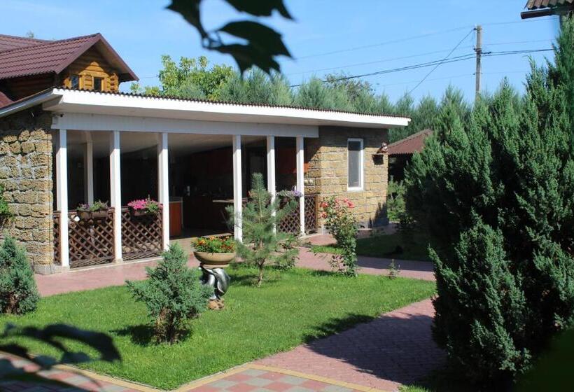 Отель Complex Mizh Triokh Ozer