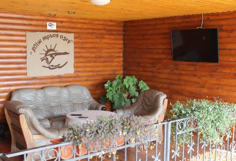 Отель Complex Mizh Triokh Ozer