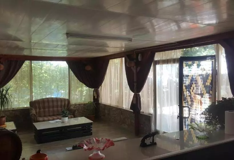 ペンション Casa Buşcu
