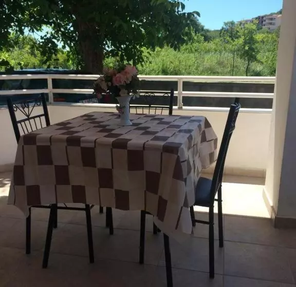 پانسیون Guest House Green Garden