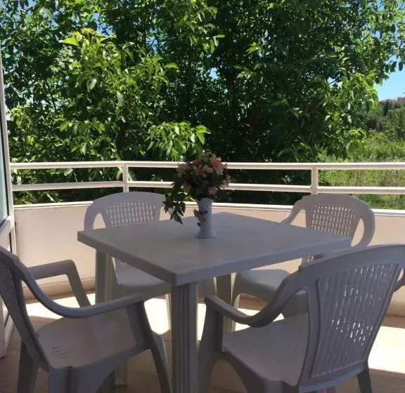 پانسیون Guest House Green Garden