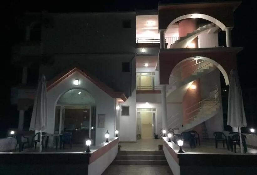 پانسیون Guest House Green Garden