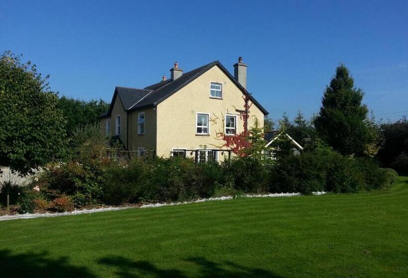 פנסיון Newlands Lodge