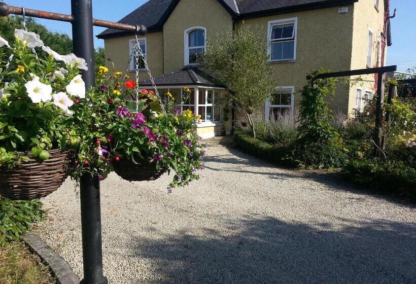 פנסיון Newlands Lodge