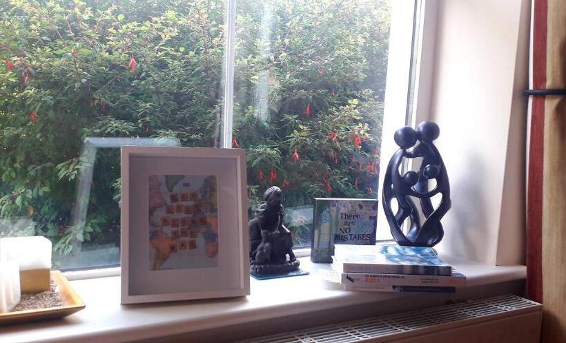 פנסיון Newlands Lodge