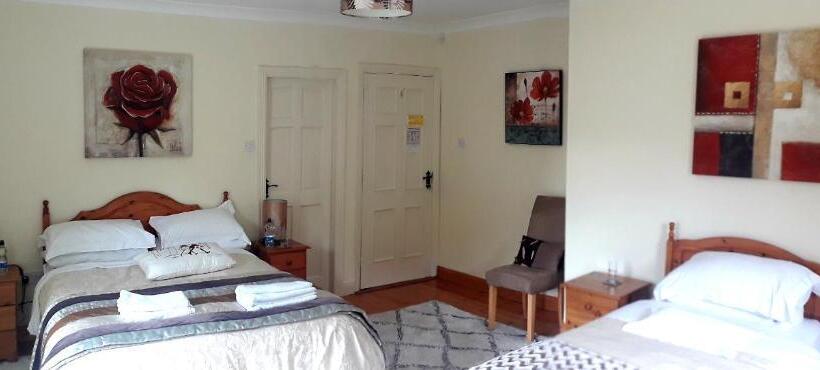 פנסיון Newlands Lodge