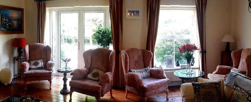 פנסיון Newlands Lodge