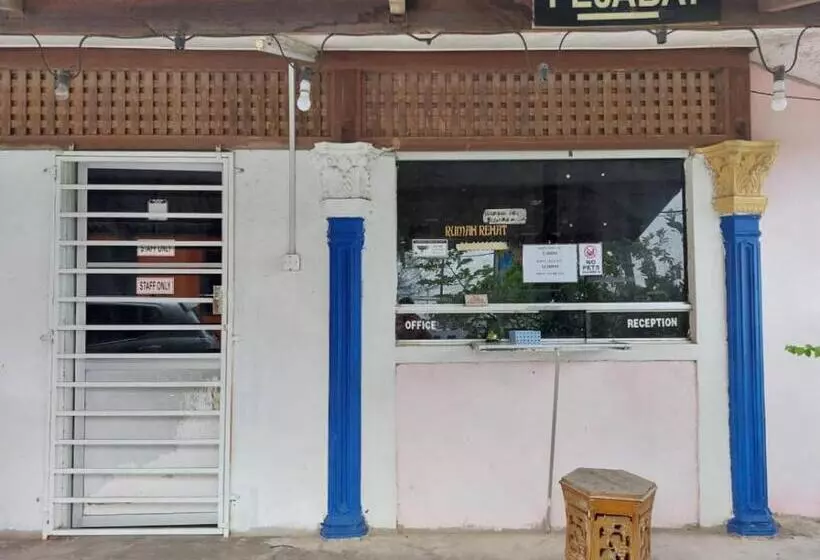 Majatalo Rumah Rehat Qnm Holidays