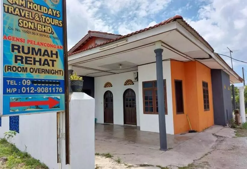 Majatalo Rumah Rehat Qnm Holidays