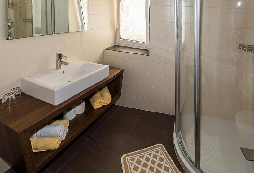 پانسیون Garni Hotel Dorothea