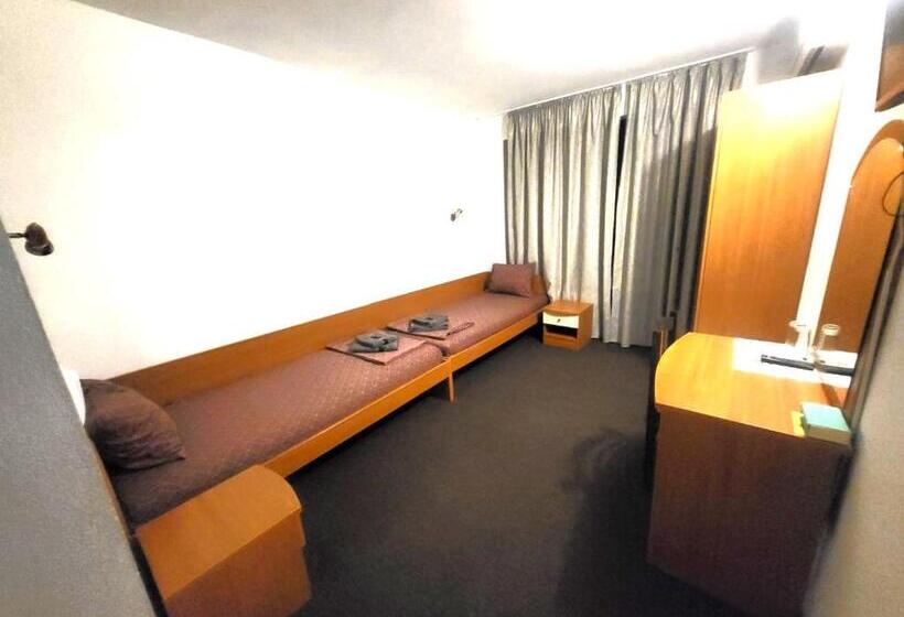 بنسيون Globus Kiten