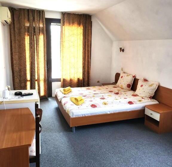 بنسيون Globus Kiten